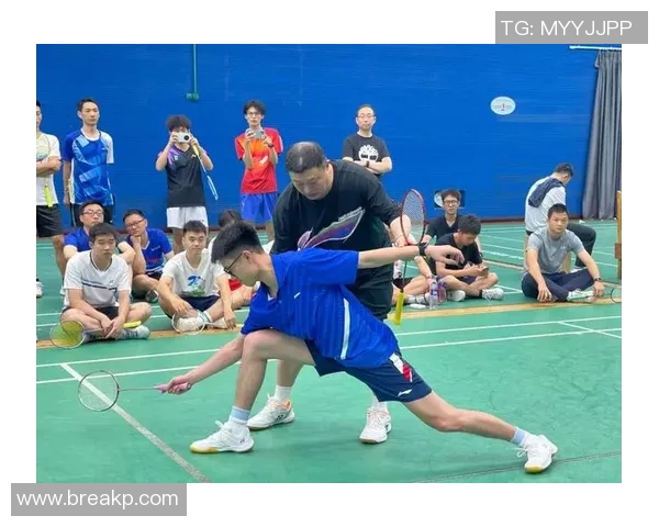 成都羽毛球队灵活性探讨与训练方法的创新实践 成都羽毛球队灵活性探讨与训练方法的创新实践