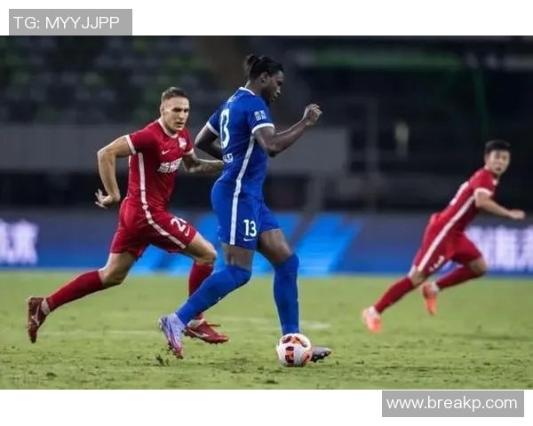 武汉网球队战术解析：深度剖析盯防策略与训练方法