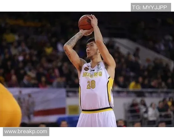 重庆篮球队在精英赛中以89分稳居积分榜首位展现强劲实力