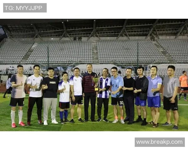 赛后分析：深圳足球队与上海足球队的团队协作表现及其影响因素探讨