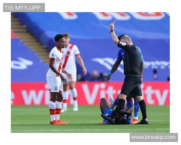 足球明星生死瞬间曝光震惊全场险些丧命的惊险视频回顾