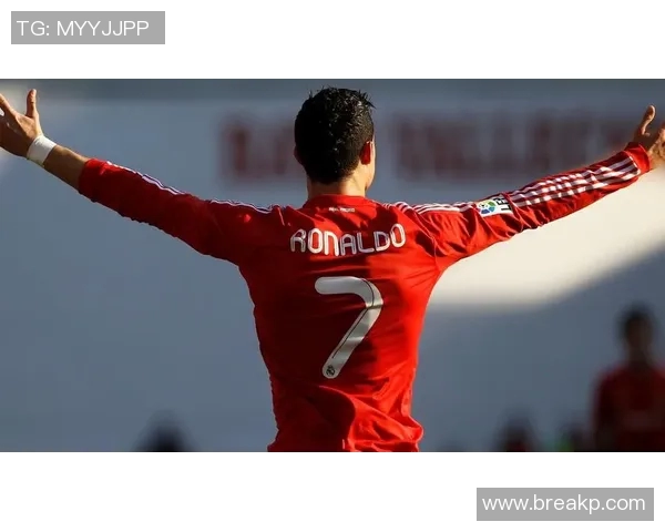 足球明星高清照片分享领略球场风采与魅力瞬间 足球明星高清照片分享领略球场风采与魅力瞬间