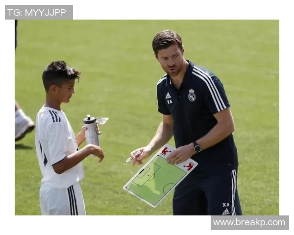 韩籍华人足球明星的崛起与影响力分析：从青训到职业生涯的全景探讨